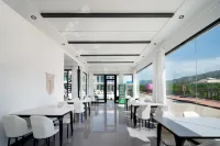 Yunye Realm · Cloud Aesthetic Viewing Bed and Breakfast (Nalati Scenic Area Store)