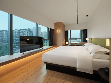 SFEEL Designer Hotel (Yibin Future Square Branch) Отели рядом с достопримечательностью «Chengdu College of Sichuan Foreign Studies University (Yibin Campus)»