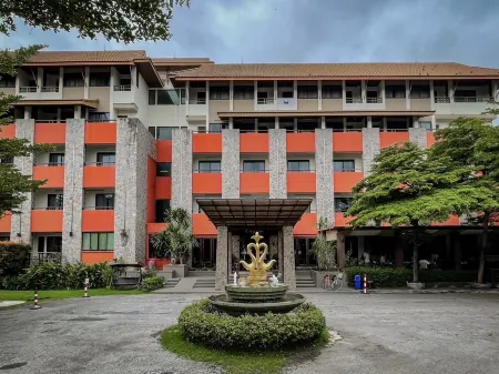 The Charm Boutique Resort and Hotel Отели рядом с достопримечательностью «Faculty of Humanities and Social Science Khon Kaen University»