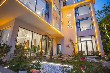 Lanxu Homestay (Zhongdugou Scenic Area) Отели рядом с достопримечательностью «Bamboo Sea Wild Animal Park»