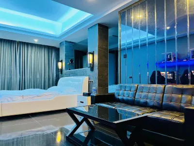 Heiyun E-Sports Hotel (Taishan Commercial City Pedestrian Street)