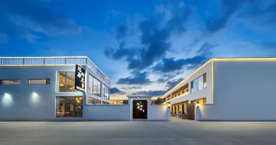 Xinyuan Residence There B&B