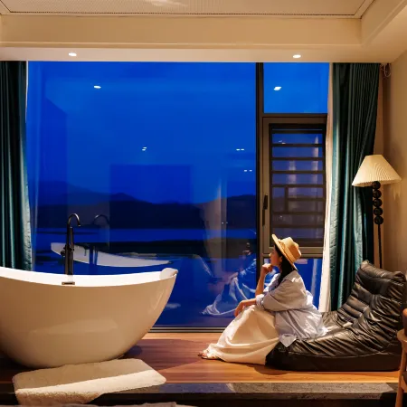 Yiyi Pushé · Lakeside Starry Sky Swimming Pool Vacation Apartment