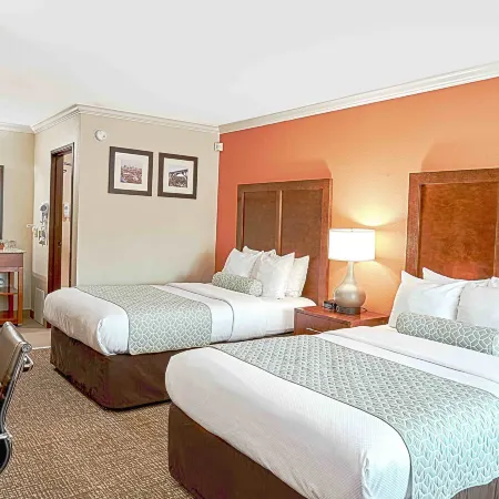 The Hills Inn Eagle Rock Отели рядом с достопримечательностью «Колледж Оксиденталь»