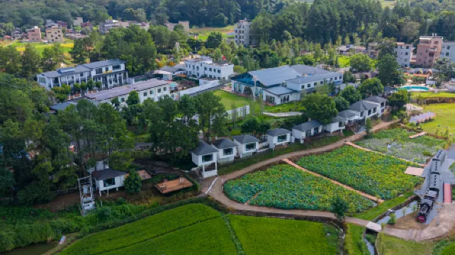 Xian Heyue Ecological Tourism Scenic Area B&B