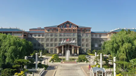Tianrun Fullregal International Hotel Отели рядом с достопримечательностью «Zhang Zhongjing Memorial Temple»