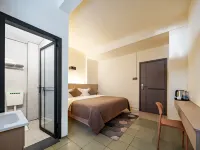Baiyi Audio-Visual Hotel (Guilin High-Speed Railway North Station) Hotels near Guilin West Railway Station
