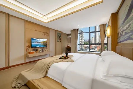 Bofei Hotel (Longhui Bus Terminal) Отели рядом с достопримечательностью «Baima Mountain»