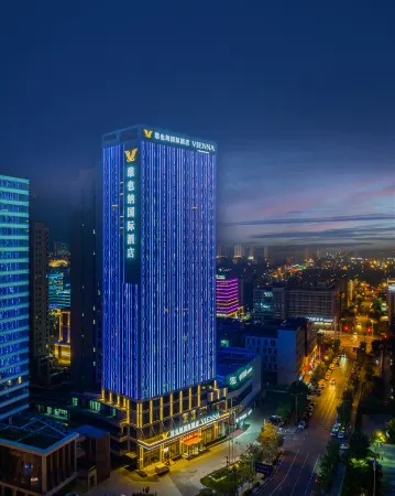 Vienna International Hotel (Wuyue Square Branch, Yan'an New Area) Отели рядом с достопримечательностью «Wangjiaping Revolutionary Site»