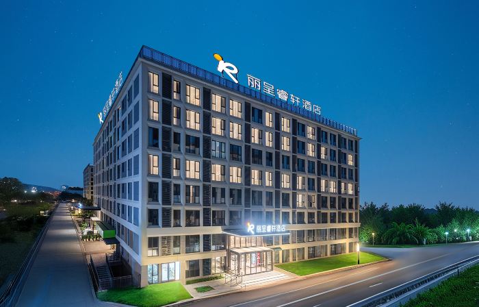 REZEN SELECT HOTEL