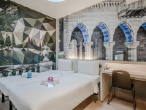 ホティデイ コモ パオリ コモのホテル