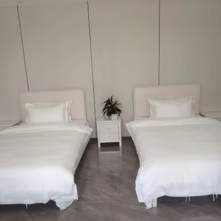 Shiqian Qianzhuang Hotel (Gu Hot Spring Scenic Area)