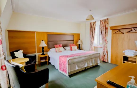 Homesly 車站酒店