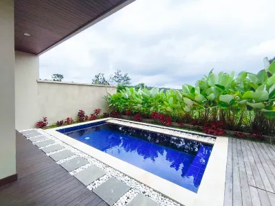 The Lavana Svarga Renjana Villa Hotels near Villa PEMOTOH HILL