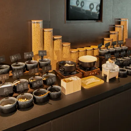 Shantou Railway Station Area Zhujiang Road Food Street Atour Hotel