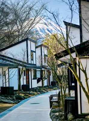 ハンズアウトドアリゾート（旧 グランピングヴィラハンズ河口湖） 富士河口湖 石の博物館 宝石探しと天然石のお店周辺のホテル