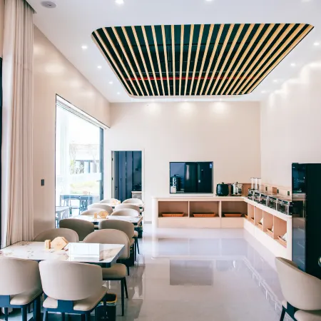 Yunman Hotel (Xishuangbanna Mengla Starry Night Market)