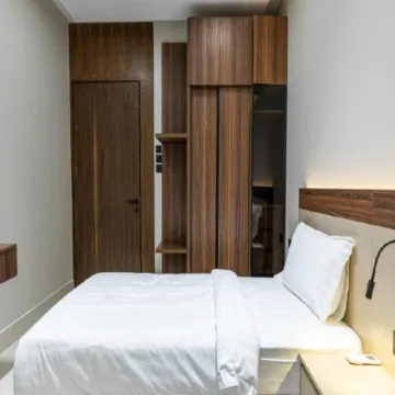 Darent Luxury Two Bedroom Apartment Al Rawdha