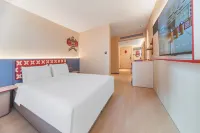 Hello Hotel (Lüliang Fenyang Medical University Branch