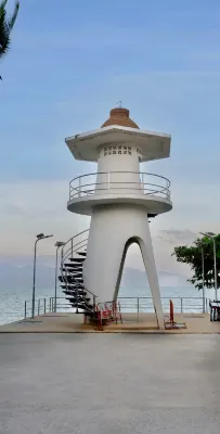 ทรี มังกี้ส์ แม่น้ำ โรงแรมใกล้ท่าเรือแม่น้ำ