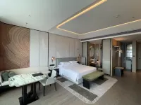 HUALUXE Zhongshan City Center