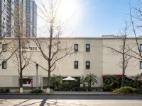 GREY PARROT HOTELS Hotels near Jinniu