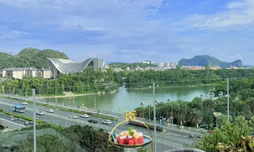 โรงแรมนีโอไอล์ (เขียงปี้ซาน สองแม่น้ำสี่ทะเลสาบ กุ้ยหลิน)