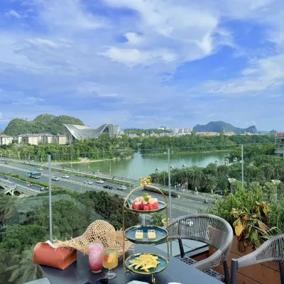 NEO ISLE Hotel (Guilin Liangjiang Sihu Xiangbishan) Hotels near East-West Lane