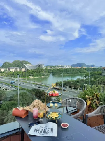 โรงแรมนีโอไอล์ (เขียงปี้ซาน สองแม่น้ำสี่ทะเลสาบ กุ้ยหลิน)
