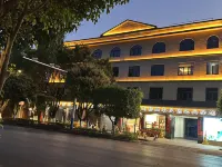 Ruili Yuqiao Yongjun Homestay (Veteran Inn)