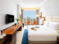 ميلينيوم داون تاون دبي Hotels near دبي أكواريوم وحديقة الحيوانات