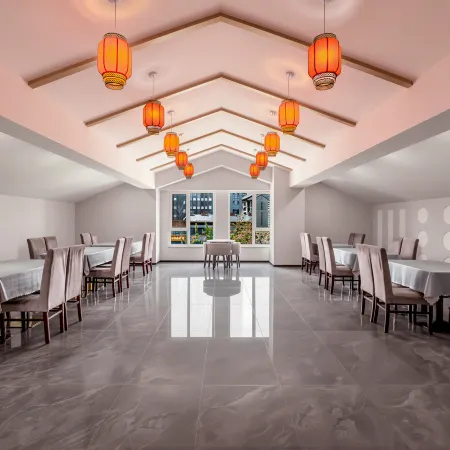 Shengyi Light Luxury Hotel (Chengde South Station Store)
