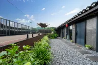 Phoenix Wanfeng Yushe Light Luxury Homestay (Hongqiao Branch, Fenghuang Ancient Town) - Romantic
