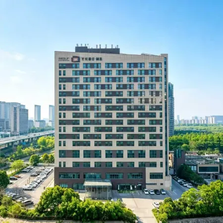 Yancheng Baolong Yiyue Select Hotel