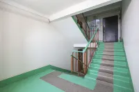 spacious apartment with sea and city views - 停車場