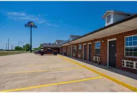 Stay Inn Checotah Near Eufaula Lake - parking