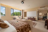 Chunyu · Camellia Isle · Private Hot Spring Pool Homestay (Nalati Town)