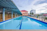 Nakhonesack Hotel, conveniently located near Patuxay Monument, a famous scenic spot in Vientiane. - マウンテンビュー