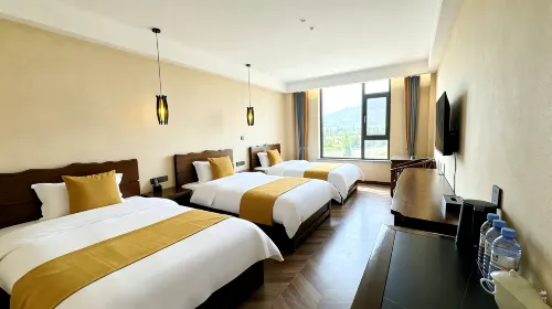 Junhui Hotel (Zhangye Colorful Danxia Scenic Area) - balcony
