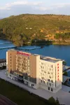 Xinhu Bay Resort Hotel (Chuxiong Xinghai Lake High-speed Rail Station Branch) - Mountain view