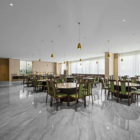 Xinhu Bay Resort Hotel (Chuxiong Xinghai Lake High-speed Rail Station Branch) Отели в г. Чусион