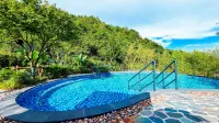 Hezhou Bamboo Hidden Hot Spring Resort - プール