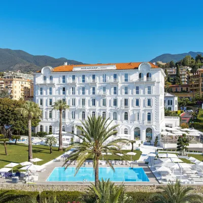Miramare The Palace Отели рядом с достопримечательностью «Площадь Коломбо»