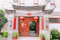 Zhaolai Xishe (Weishan Ancient City Xinggong Tower) - 발코니