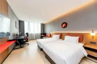 YUNIK E-Sports Hotel (Shanghai Lujiazui Software Park Branch) - parking