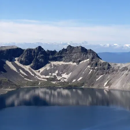 Changbai Mountain North Slope Distribution Center Yunding Market Atour Hotel