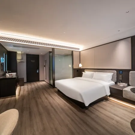 Urba S Hotel  (Foshan Qinghui Garden Huagai Road Pedestrian Street Branch)