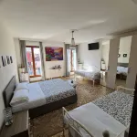 VENICE CANAL VIEW - Homestays