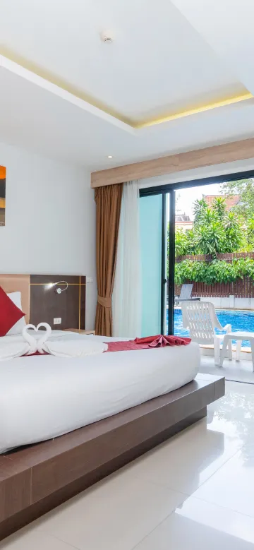 ห้องดีลักซ์เตียงใหญ่ ติดสระน้ำ