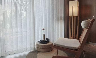 Nest Bar B & B